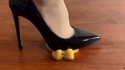 高跟鞋防狼术视频,一招制敌的高跟鞋防身术揭秘