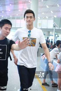 孙杨机场视频,游泳健将的机场瞬间